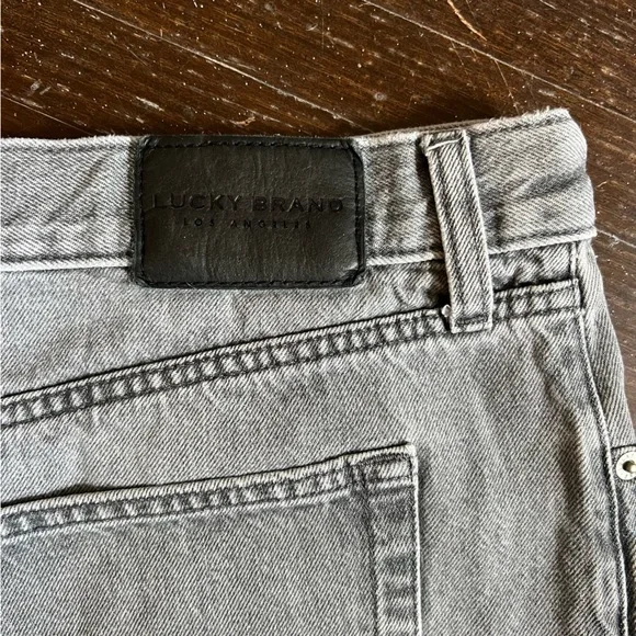 Lucky Brand Traveler High Waisted Jean Short Light Wash Gray - Picture 11 of 13